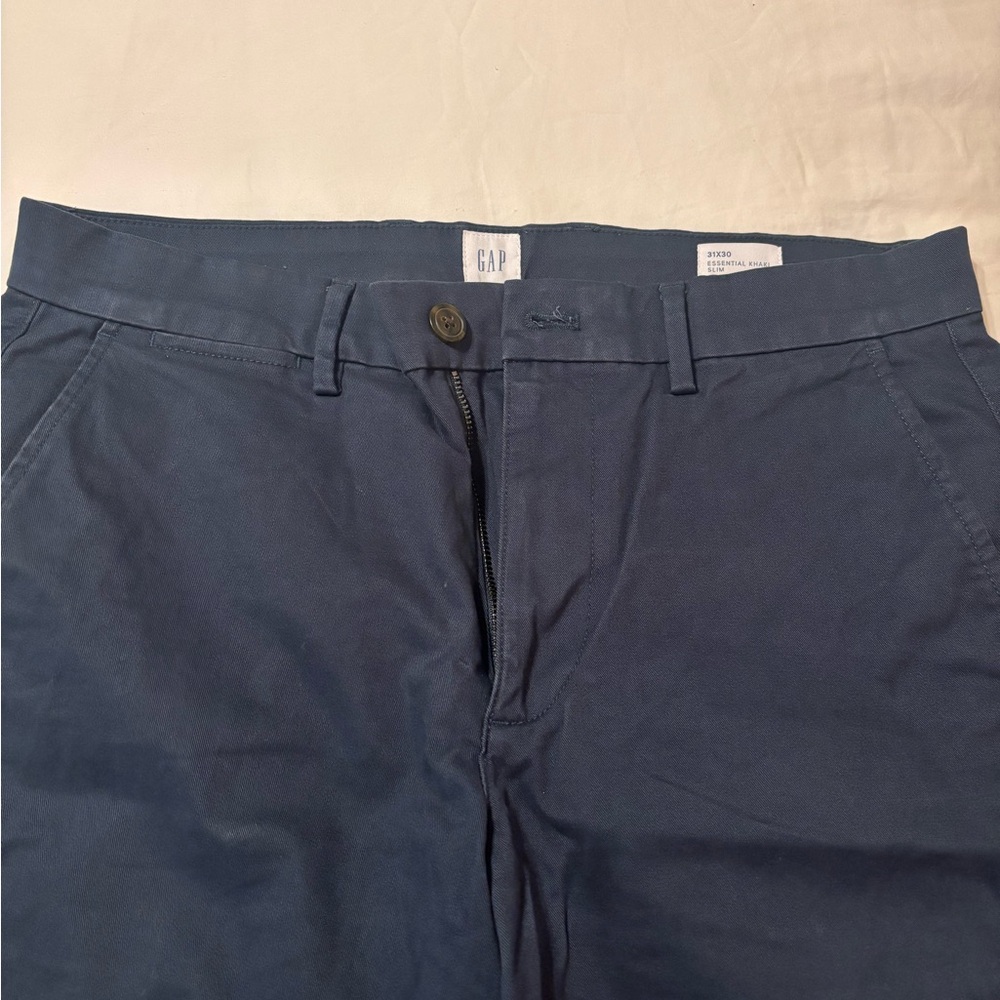 Gap khaki pants 31/30
